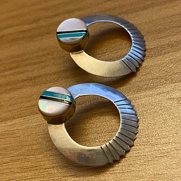 Vintage Zuni round sterling silver earrings, inlaid with turquoise, onyx and MOP - Picture 10 of 14